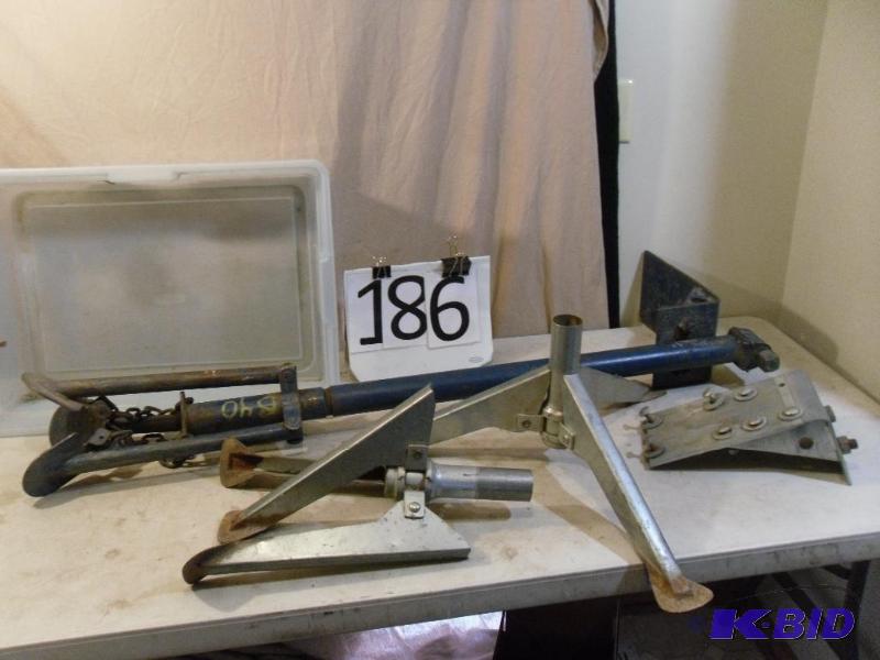 lot 186 image: Lot of Assorted Camper Jacks in Tot...