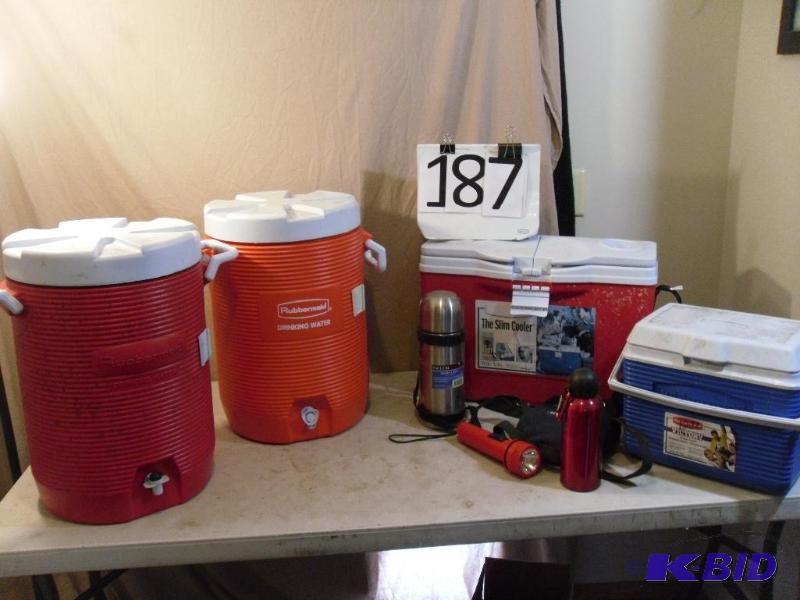 lot 187 image: 2 Igloo Drink Dispensors, Small Rub...