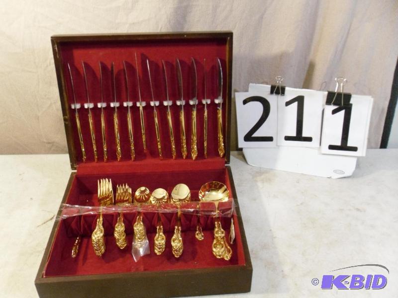 lot 211 image: Estia&nbspKorea Gold Plated Silver...