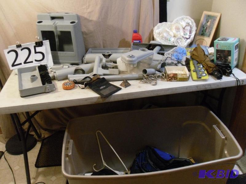 lot 225 image: Kirby Shampooer Accessories, Gift B...