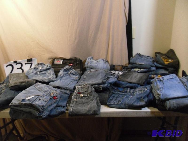lot 237 image: Large Lot of Boys Jeans. Sizes Rang...