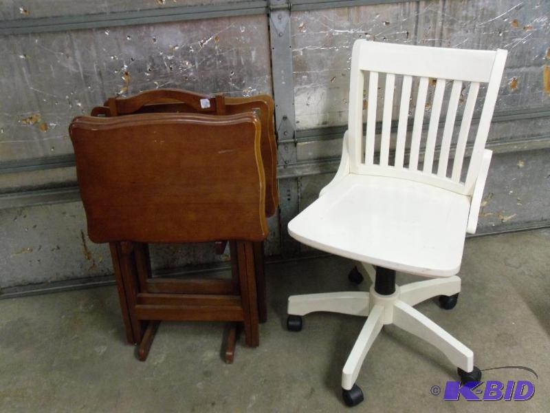 lot 242 image: Set of Wood TV Trays and White Wood...