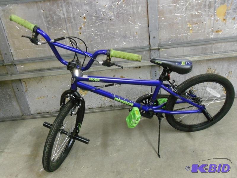 lot 252 image: Mongoose Mode90&nbspfreestyle bike...