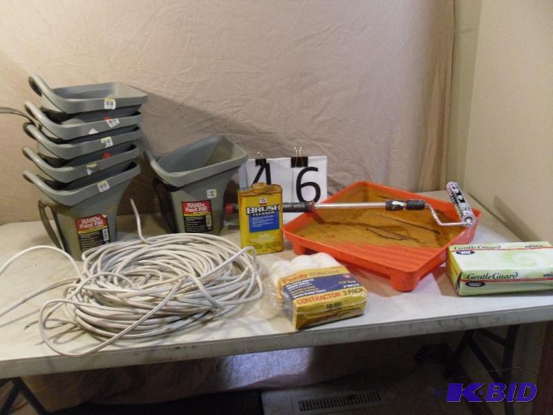 lot 46 image: 6 Handy Paint Pails, Large Paint Tr...
