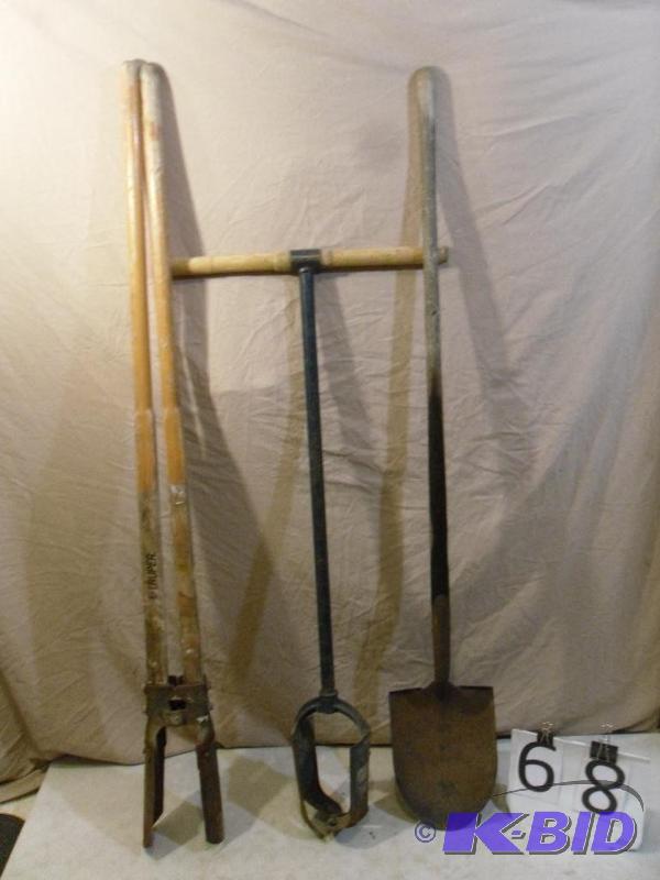 lot 68 image: Truper Post Hole Digger, T Handle D...