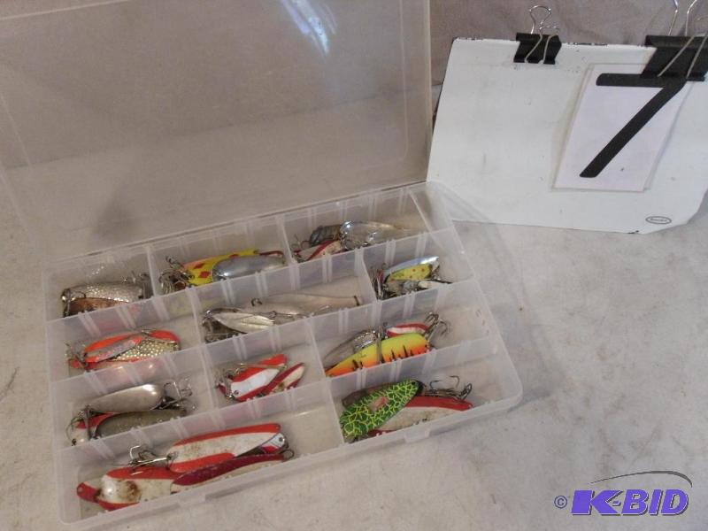 lot 7 image: Plastic Organizer Full of Assorted ...