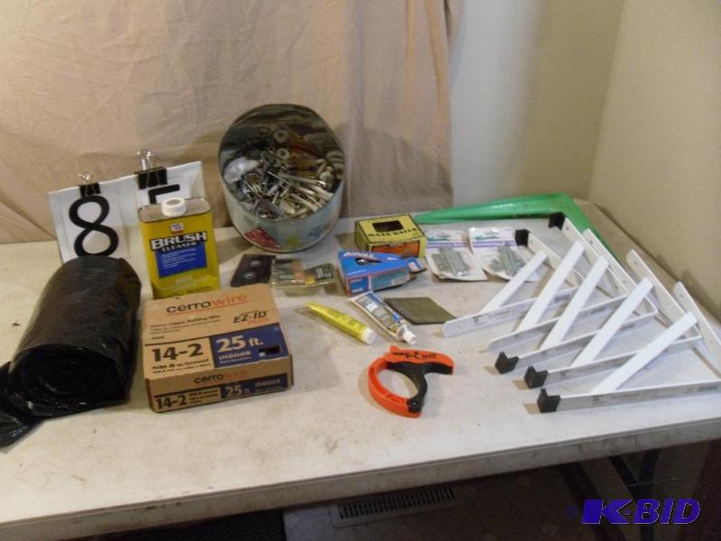 lot 85 image: Large Black Garbage Bags, 6 Shelf B...