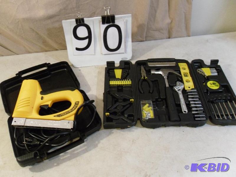 lot 90 image: Arrow Electric Staple  Nail Gun (t...