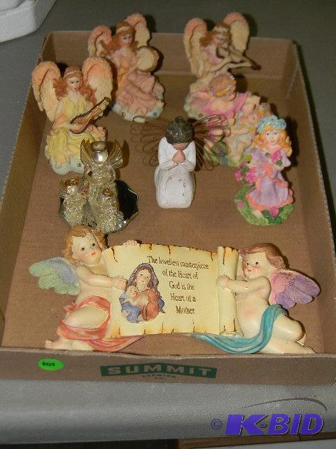 Lot of 8 angel knick-knacks...