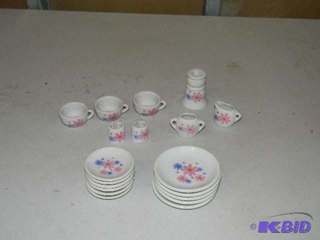 Lot of playhouse dishes...