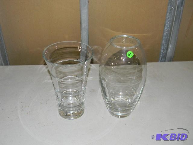 Lot of 2 glass vases...