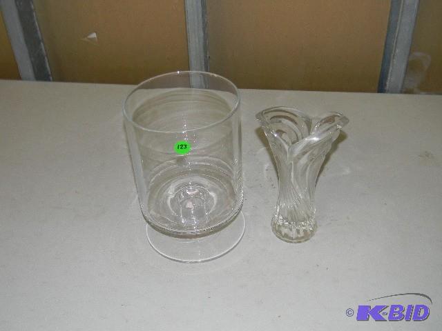 Lot of 2 glass vases...