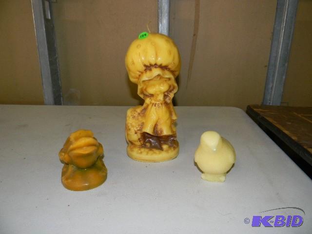 Lot of 3 candles - one frog, one bi...