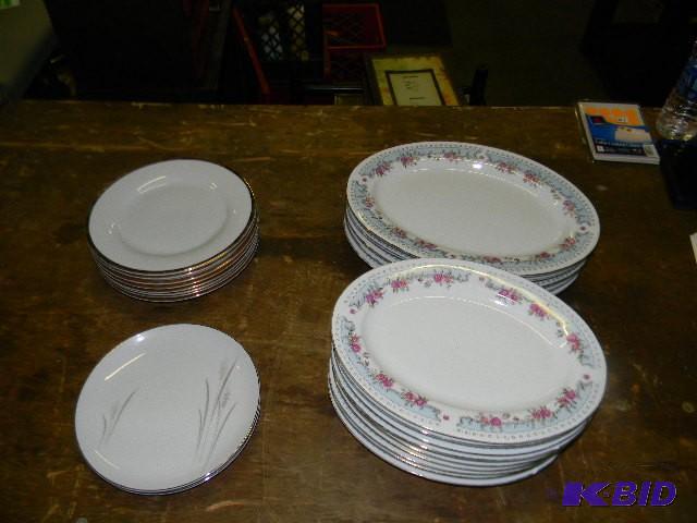 Lot of china - 14 flowered Cathay C...
