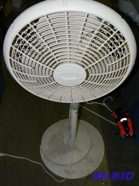 14&quot round floor fan with 3-spe...