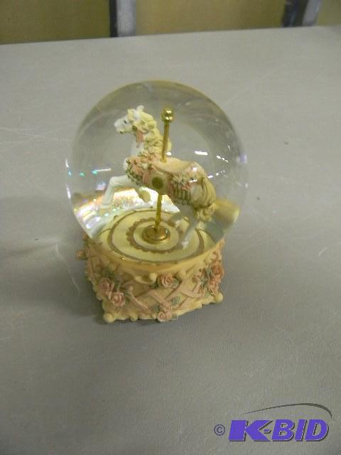 Carousel horse musical glitter glob...
