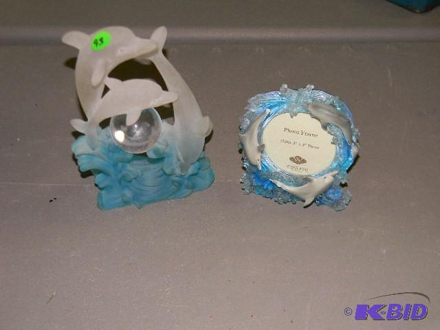 Lot of 2 - dolphin statue and 3x3 d...