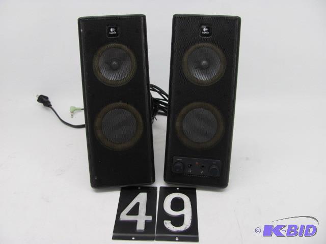 lot 49 image: Logitech powered desktop speakers. ...