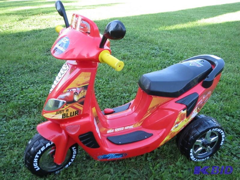 Childs ride on Trike, 6 Volt batter...