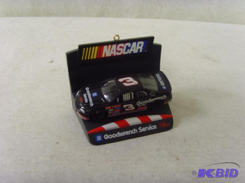 lot 30 image: #3 Car Christmas Ornament