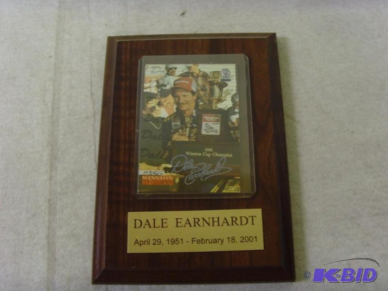 lot 4 image: Dale Earnhardt Plaque with Card