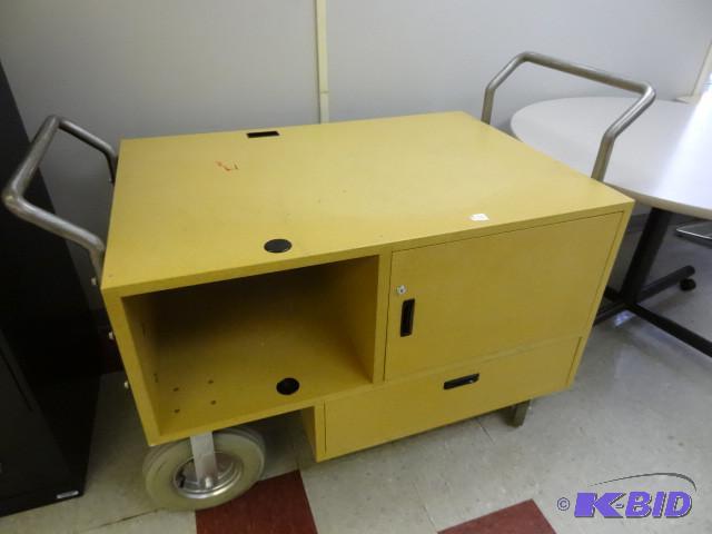 Heavy duty cart. Lokks to be used a...