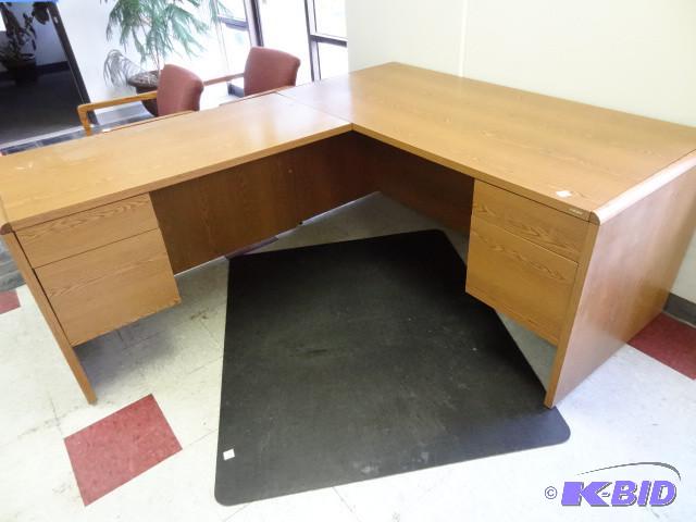 L shaped laminate desk. 4 drawer. 6...