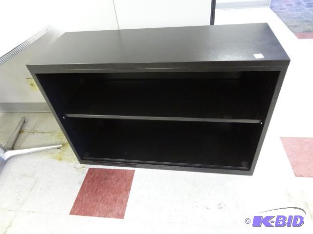 Metal book shelf. 42 x 15 x 29...