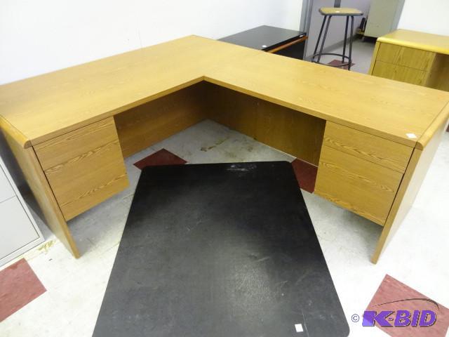 Laminate office desk. 4 drawer. 2 p...