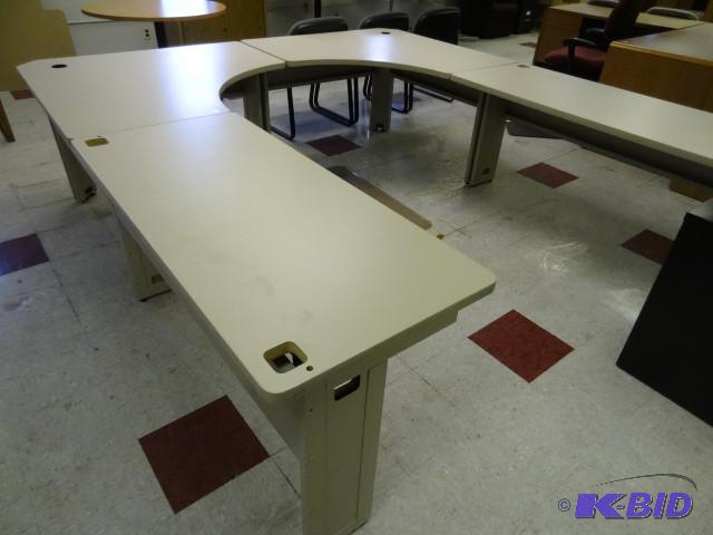 4 piece office desk. 102 x 96...