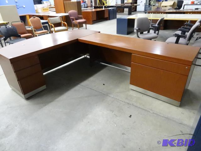 L shaped office desk. 5 drawer. 2 p...