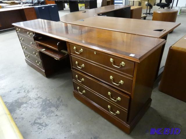 Wood credenza. 4 lateral file drawe...