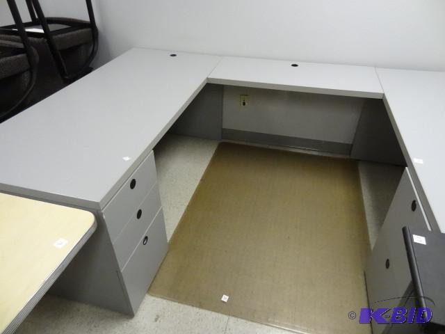U shaped laminate office desk. 5 dr...