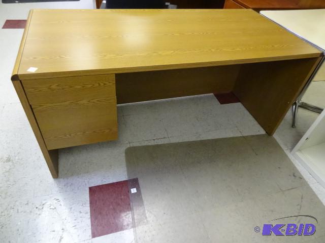Laminate office desk. 66 x 30 x 30....