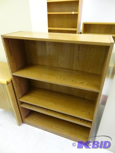 Laminate book case with 3 adjustabl...