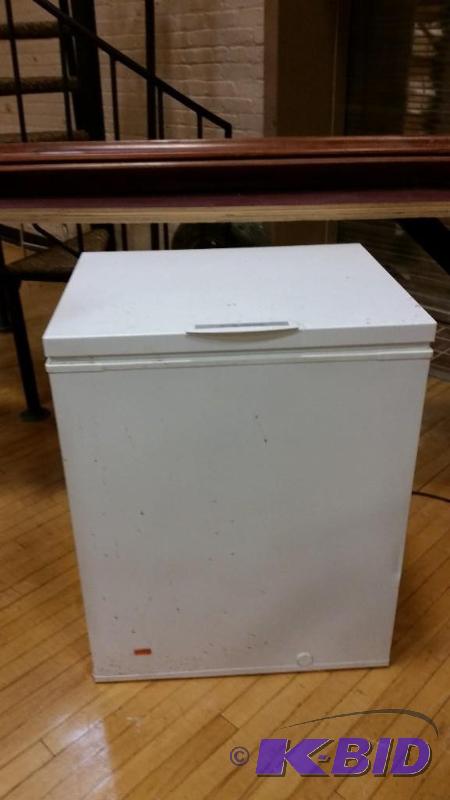 lot 115 image: Chest Freezer