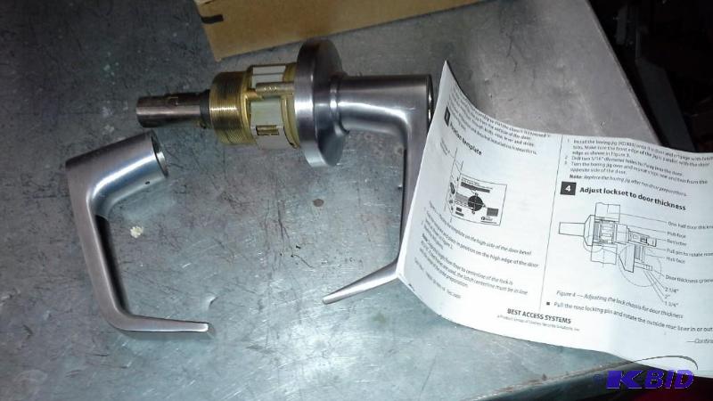 lot 40 image: 11 Door Latches