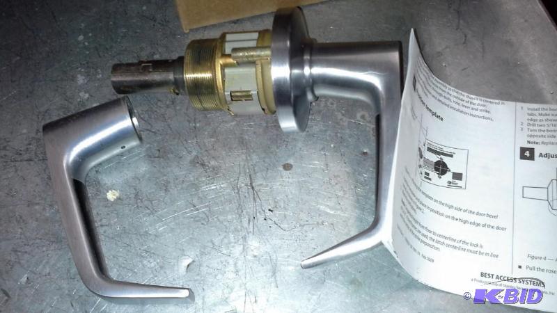 lot 41 image: 11 Door Latches