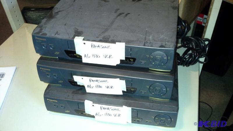 lot 65 image: Panasonic Vcr (3)