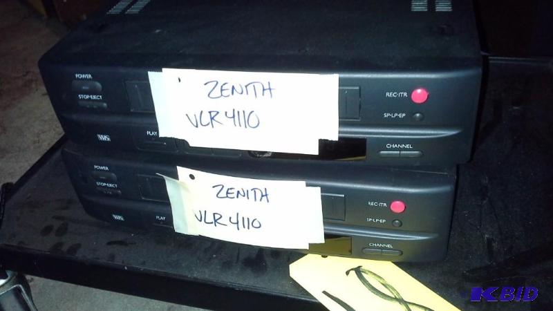 lot 68 image: 2 Zenith Model Vcr4110.