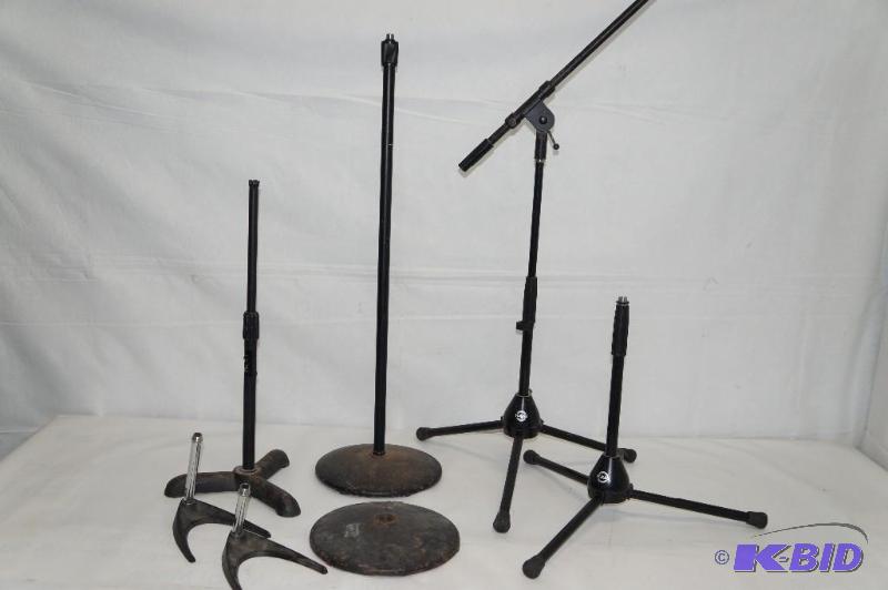 lot 32 image: 7 Piece Mic Set from the Metrodome.