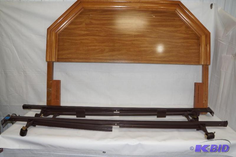 lot 77 image: Queen Sized Bed