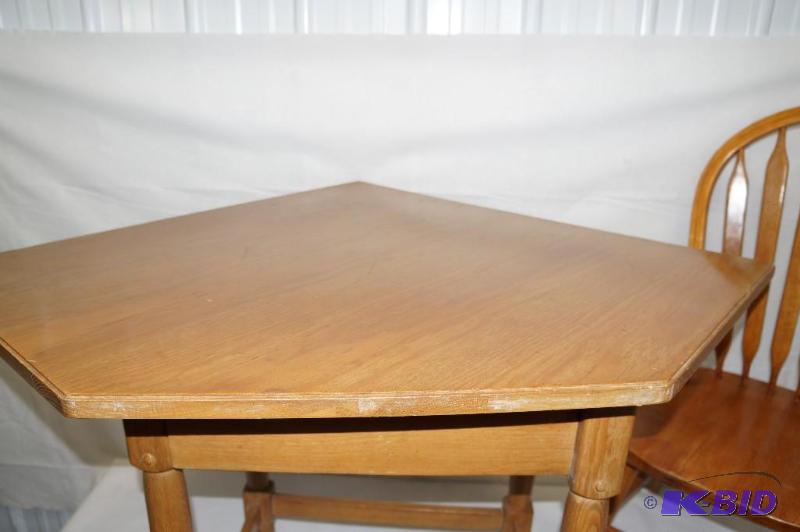 lot 79 image: Corner Desk With Chair