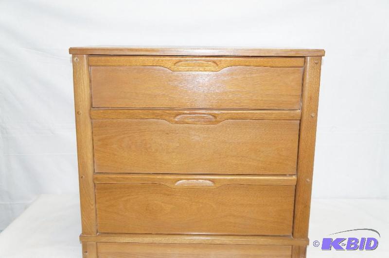 lot 80 image: Three Drawer Dresser