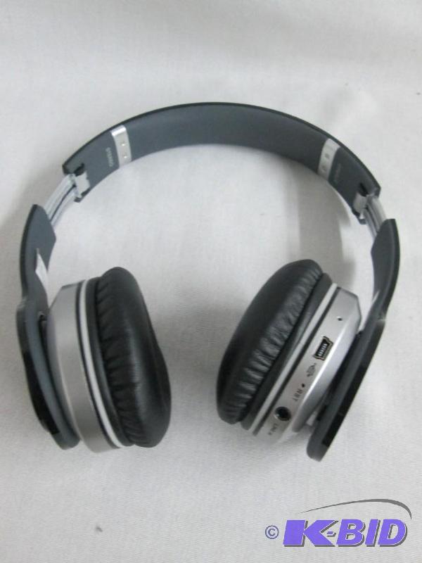 lot 19 image: iTrak Wireless Bluetooth Headphones w Microphone