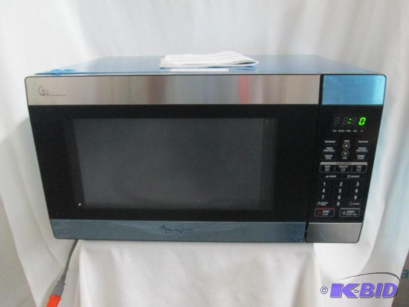 lot 20 image: Magic Chef 1.8 cu. ft. 1100-Watt Microwave Oven