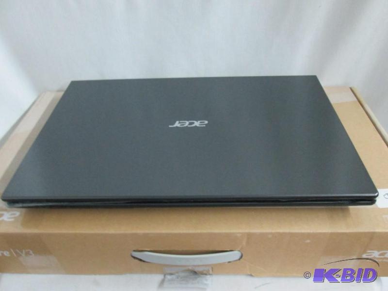 lot 3 image: Acer Aspire 17.3 4GB Windows 8 Laptop