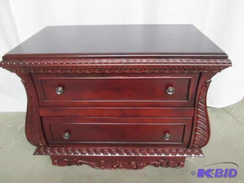 lot 30 image: 2 Drawer Cabinet