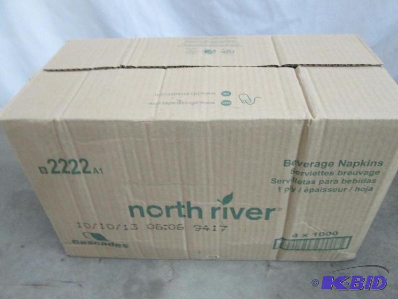 lot 39 image: White Beverage Napkins