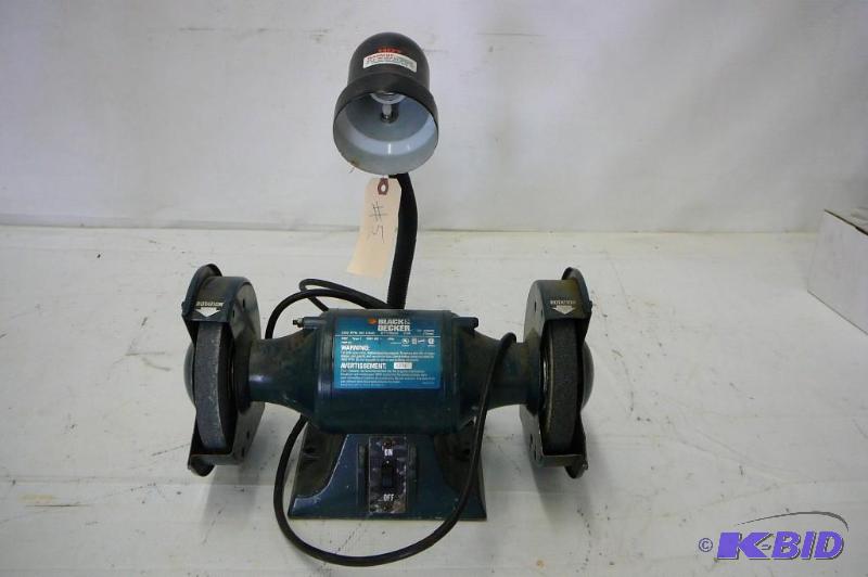 lot 5 image: Black & Decker 6" bench gr...